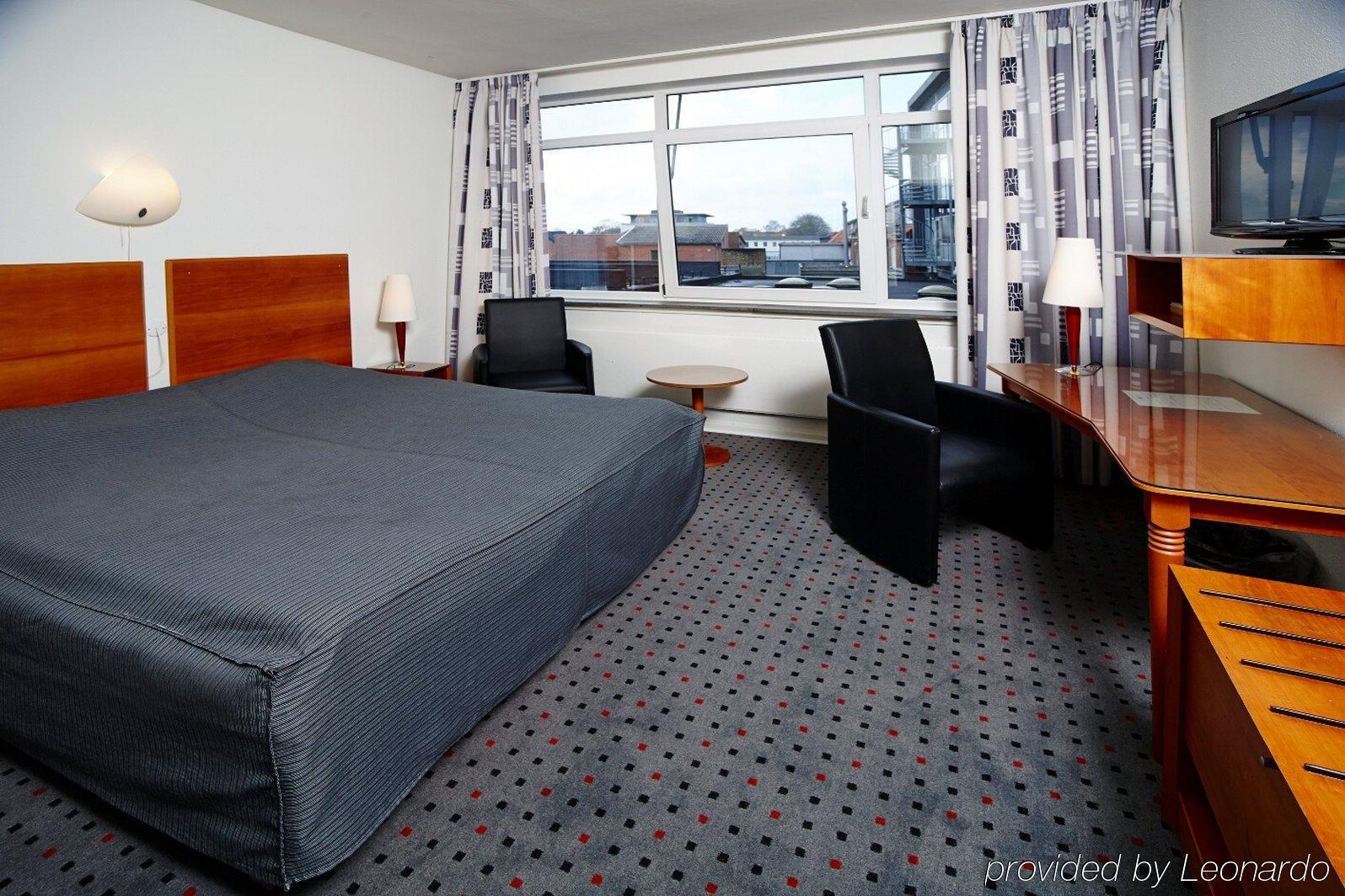 Hotel Medi Икаст Экстерьер фото