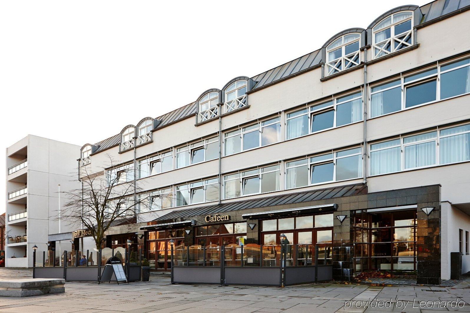 Hotel Medi Икаст Экстерьер фото