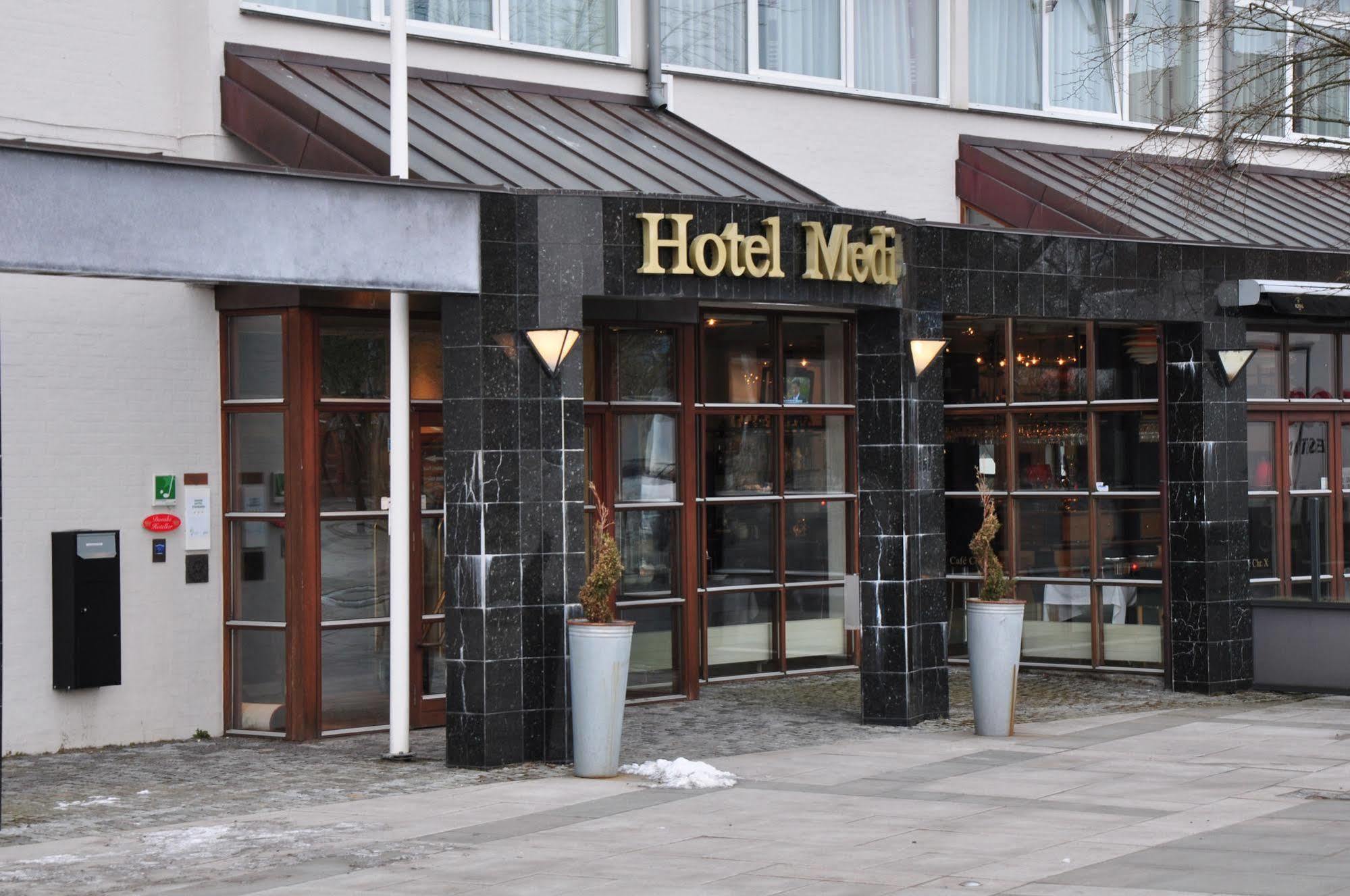 Hotel Medi Икаст Экстерьер фото