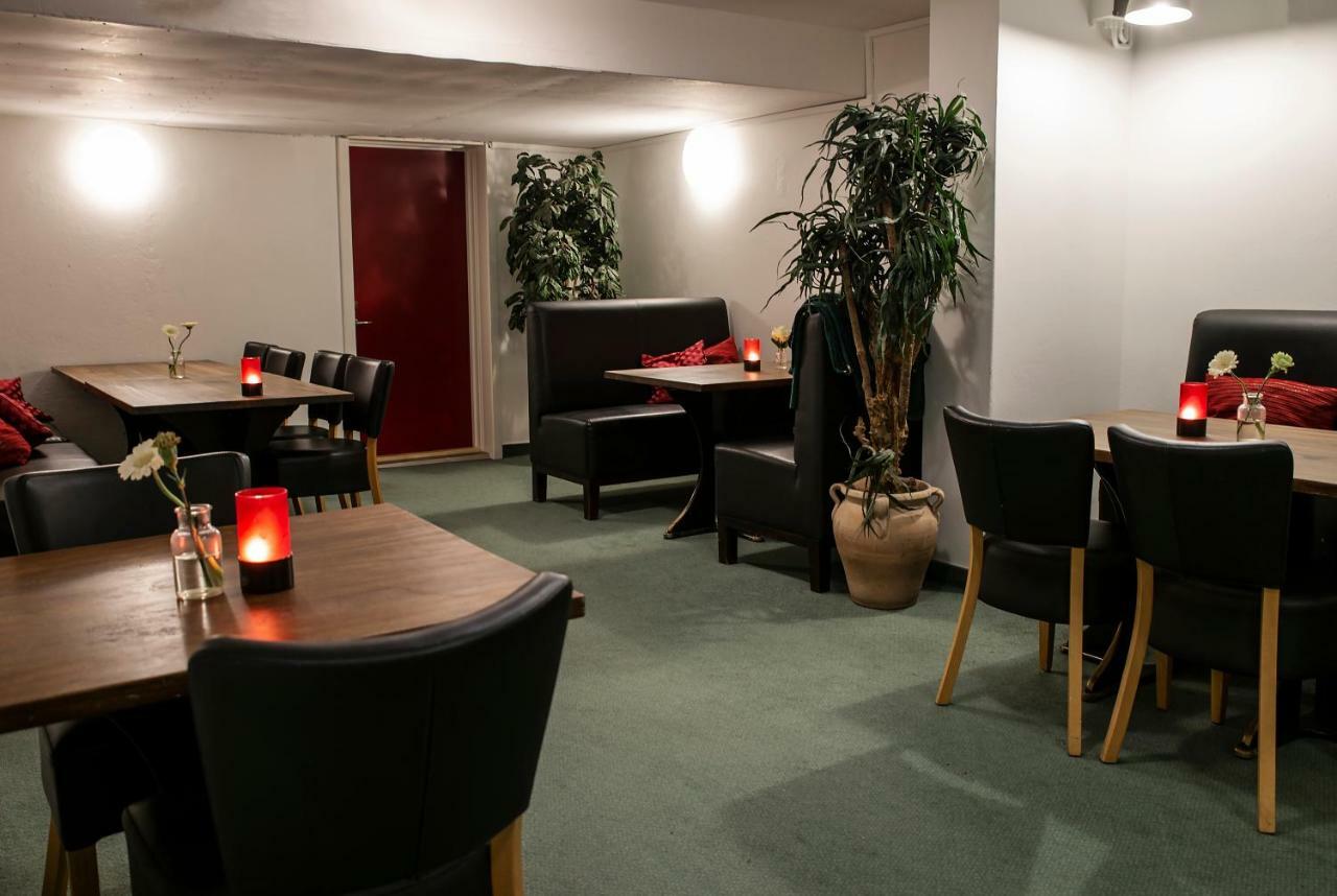 Hotel Medi Икаст Экстерьер фото
