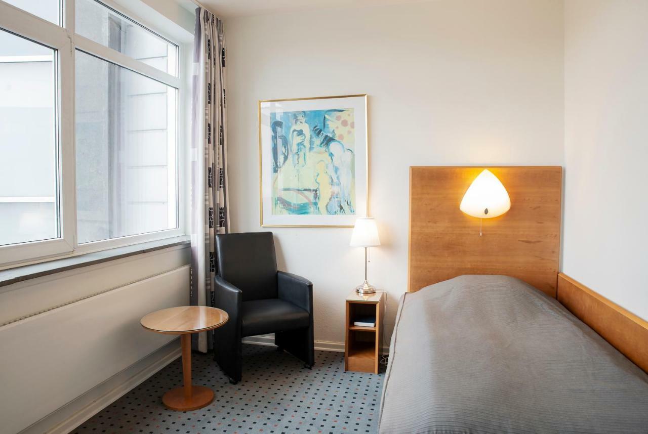 Hotel Medi Икаст Экстерьер фото